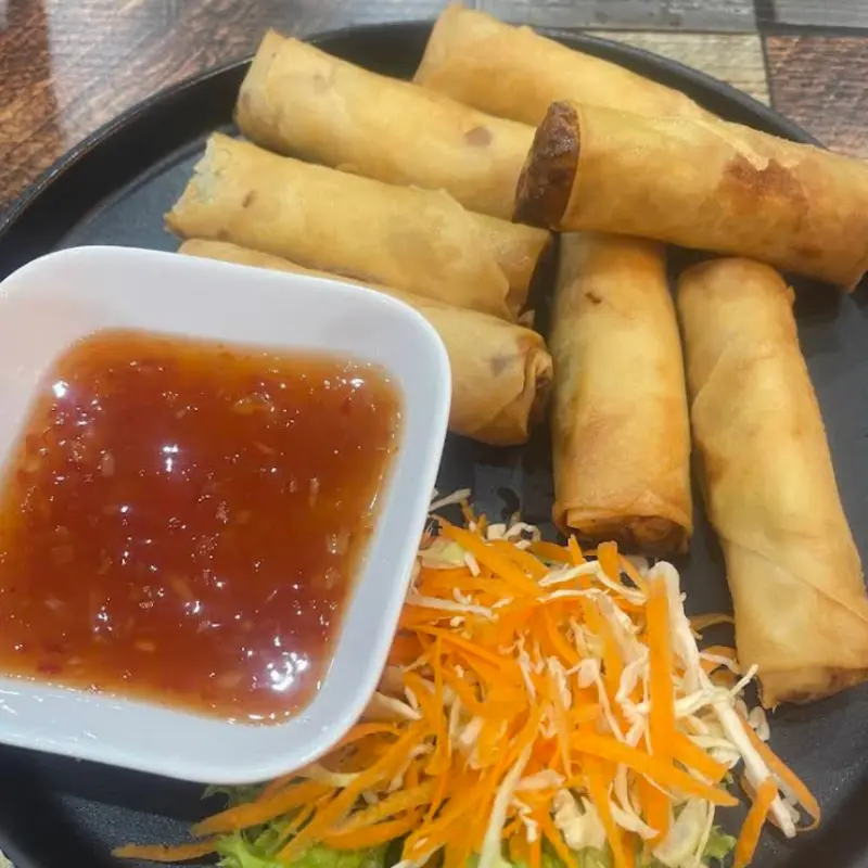 Frittierte Frühlingsrollen mit Hähnchen (M)